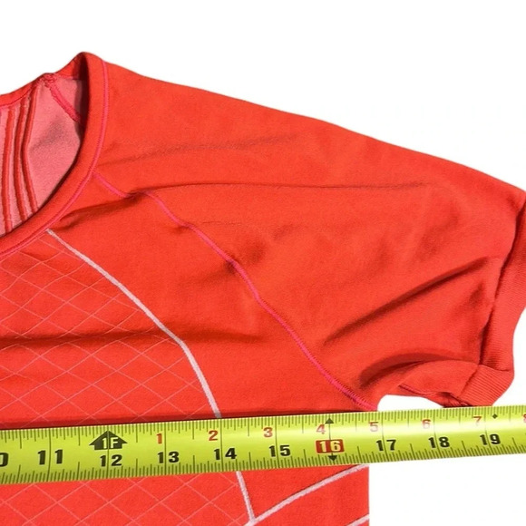 Athleta T shirt,  women Large . Coral,shirred sides , fitted , activewear, gym - Picture 6 of 14